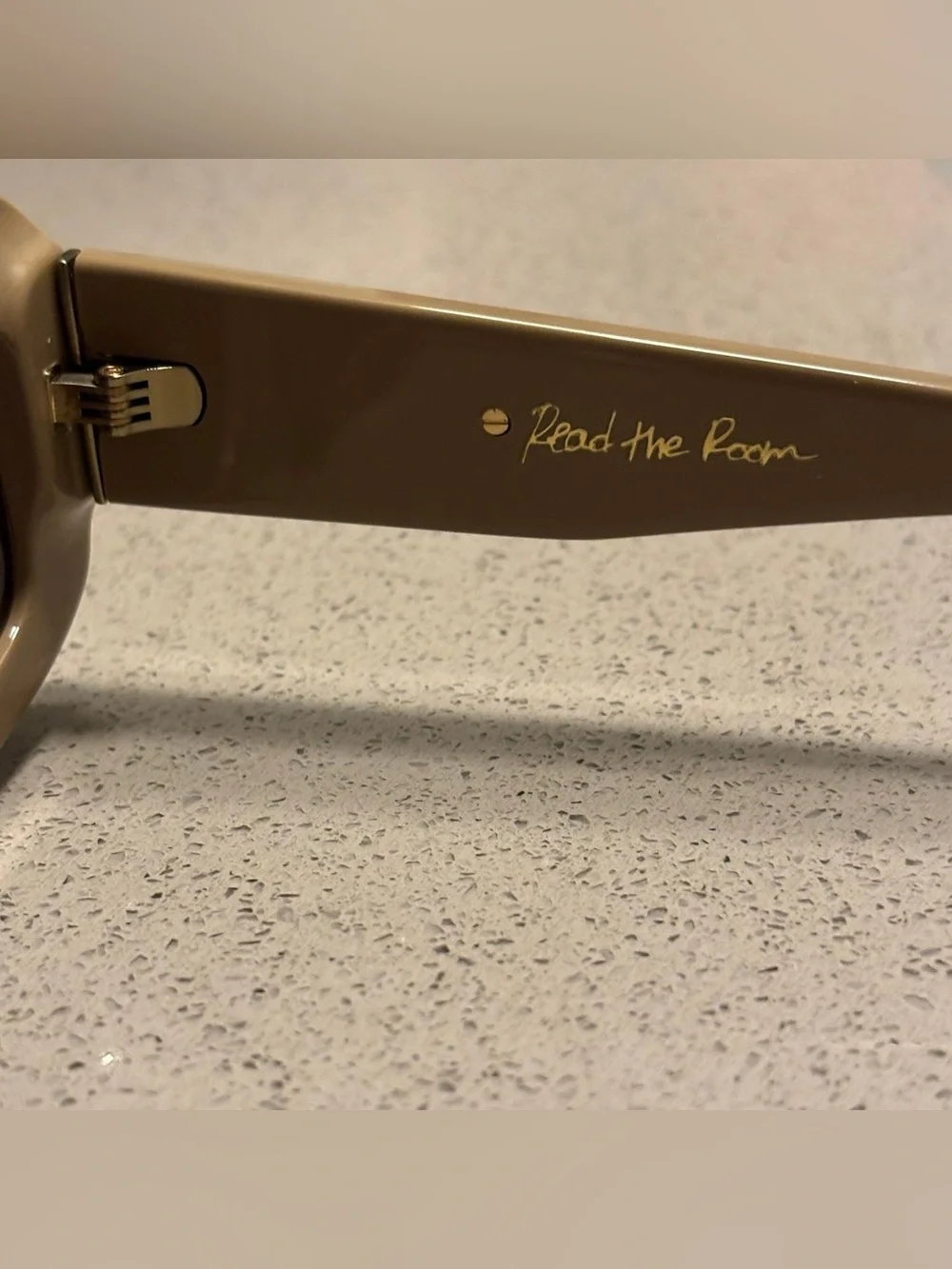 Dezi sunglasses Read the room